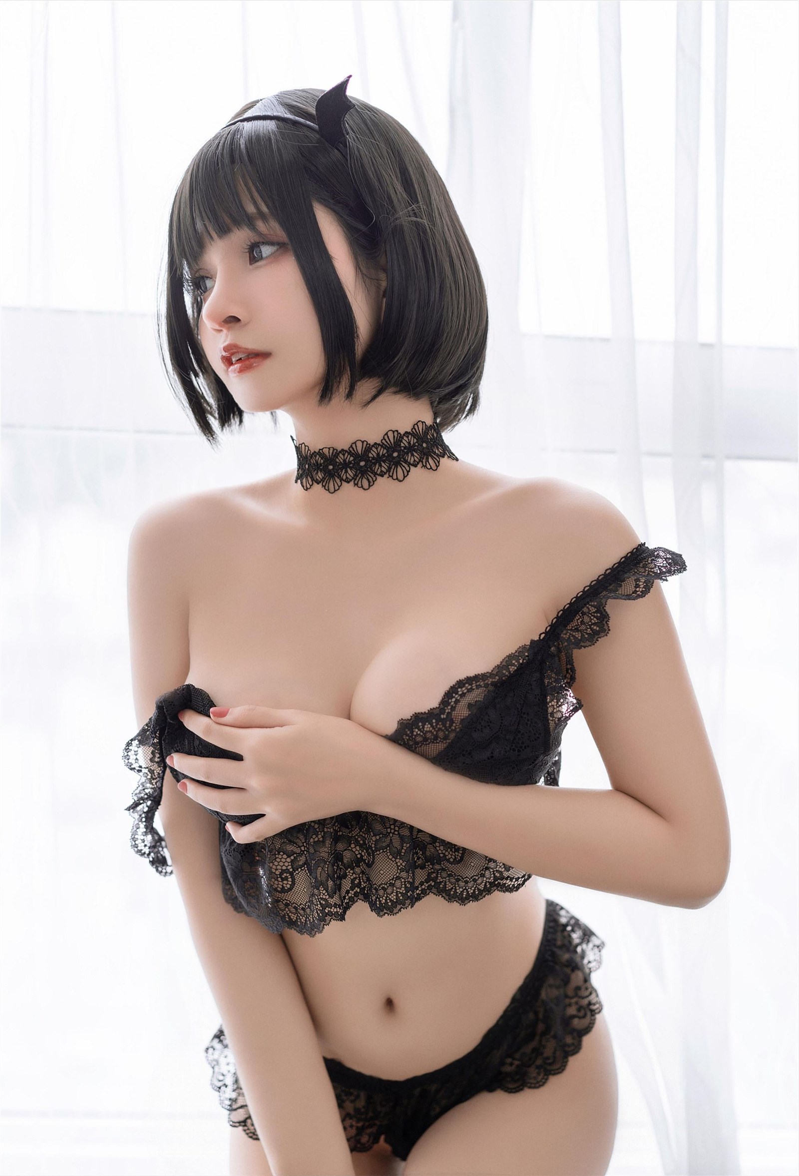 061 Azami - Black Lace Black Lace(12)